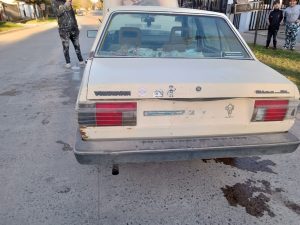Bomberos sofocaron incendio en el motor de un vehículo