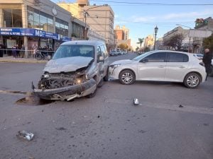 Istilart y Moreno: Choque y vuelco. No hubo heridos