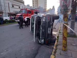 Istilart y Moreno: Choque y vuelco. No hubo heridos