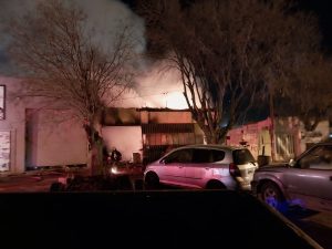 Voraz incendio consumió taller mecánico (video y audio)