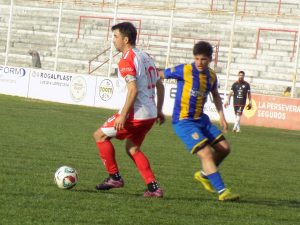 Fútbol de Primera: Huracán ganó en el adelanto