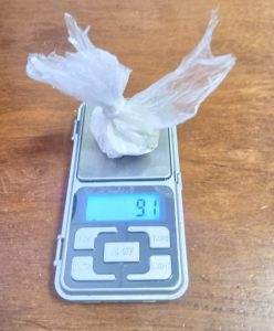 Iba en moto, lo pararon, le encontraron droga y fue preso
