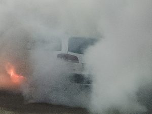 (video)Ardió un auto en la primer cuadra de San Lorenzo