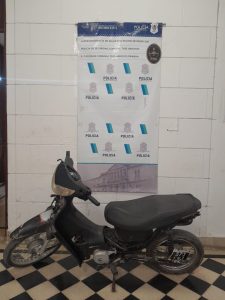 Iba en moto, lo pararon, le encontraron droga y fue preso