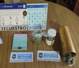 Iba en moto, lo pararon, le encontraron droga y fue preso