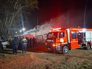 (videos) Incendio en la quinta de Huracán: importantes pérdidas materiales