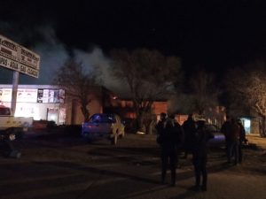 Voraz incendio consumió taller mecánico (video y audio)
