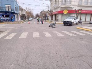 Motociclista trasladada al Hospital luego de accidente de tránsito