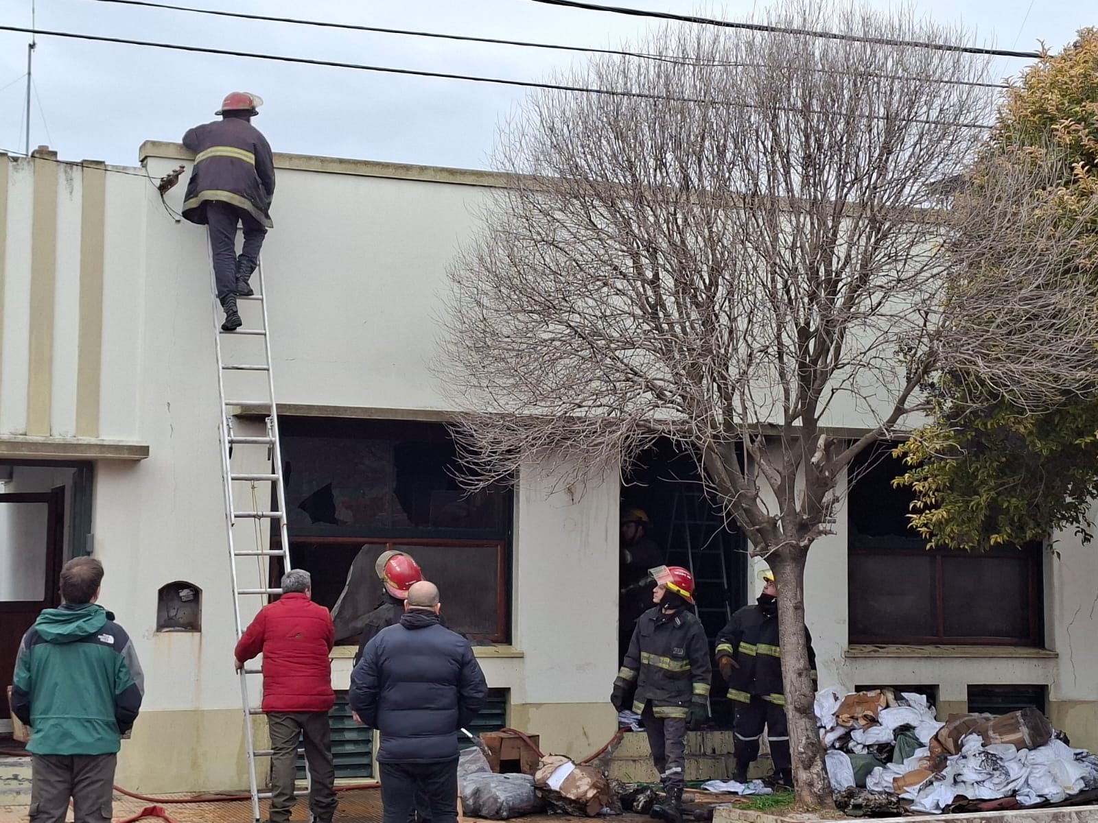 Incendio en una vivienda en Suipacha 165
