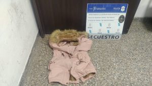 Recuperan parka robada del maniquí de un comercio