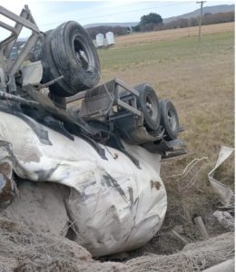 Esta madrugada: Volcó un camión cargado con cemento en la Ruta 51