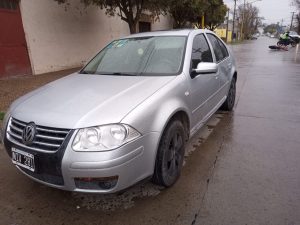 Colisión en Colón y Urquiza: Motociclista trasladado al Pirovano