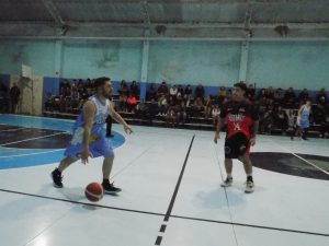 Básquet: Club de Pelota ganó y es el único Puntero