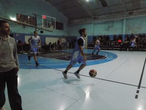 Básquet: Club de Pelota ganó y es el único Puntero