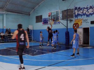 Básquet: Club de Pelota ganó y es el único Puntero
