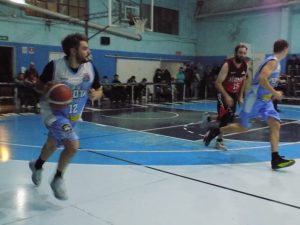 Básquet: Club de Pelota ganó y es el único Puntero