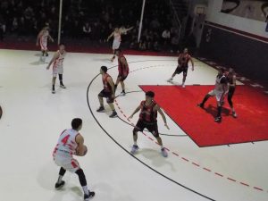 Básquet: Alumni ganó en el inicio de la fecha