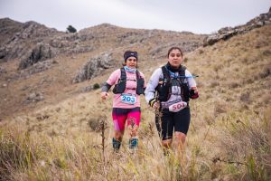 Trotadores en la carrera de Olimpo y el Desafío Cura Malal