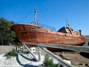 El barco “Mar del Plata” convertido en restaurante, en San Antonio Oeste