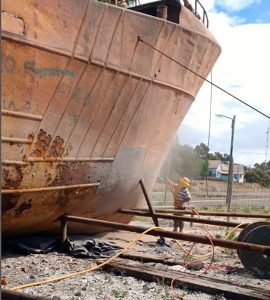 El barco “Mar del Plata” convertido en restaurante, en San Antonio Oeste