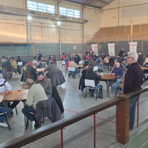 Buena concurrencia de parejas en el torneo de truco de Huracán