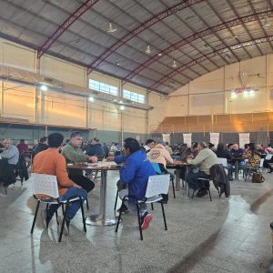 Buena concurrencia de parejas en el torneo de truco de Huracán