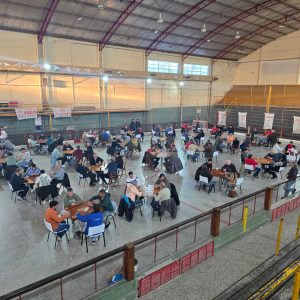 Buena concurrencia de parejas en el torneo de truco de Huracán
