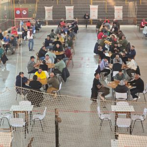 Buena concurrencia de parejas en el torneo de truco de Huracán