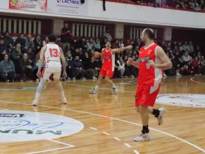 Básquetbol: Alumni superó a Huracán 79 a 76