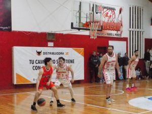 Básquetbol: Alumni superó a Huracán 79 a 76
