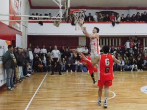 Básquetbol: Alumni superó a Huracán 79 a 76