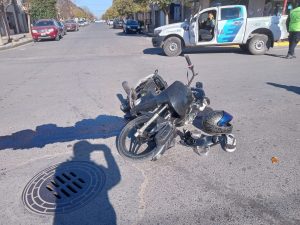 Choque en Azcuénaga y San Martín: Motociclista al Hospital