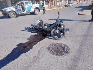 Choque en Azcuénaga y San Martín: Motociclista al Hospital