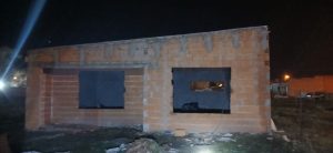 La Policía evitó el robo de aberturas en una vivienda. Un aprehendido