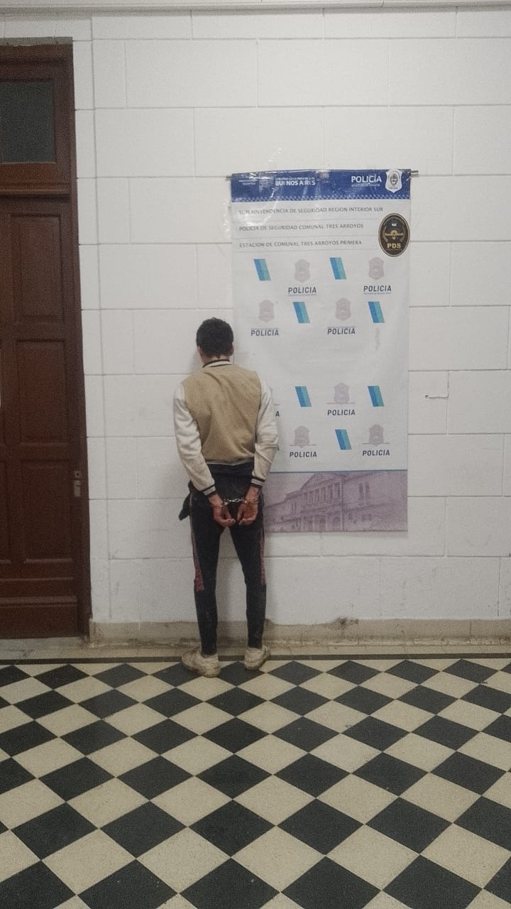 La Policía evitó el robo de aberturas en una vivienda. Un aprehendido