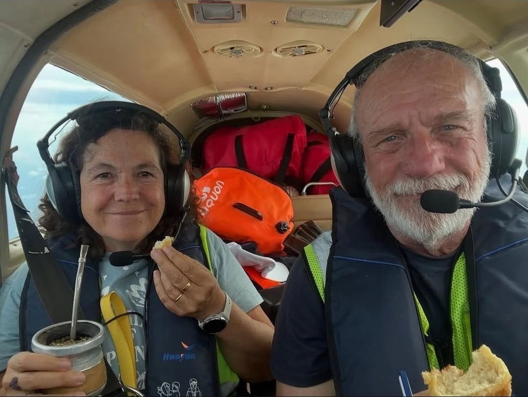 Una pareja Marplatense hizo historia al cruzar el océano Atlántico con su avión monomotor