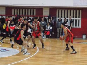 Básquet: Quilmes venció a Huracán en el clásico