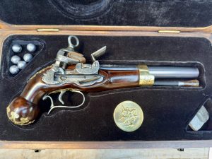 Rosario: Padre e hijo fabricaron la réplica del arma usada por San Martín (video)