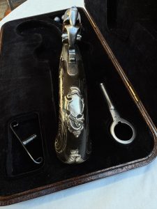 Rosario: Padre e hijo fabricaron la réplica del arma usada por San Martín (video)