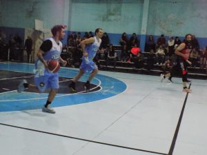 Básquet: Club de Pelota ganó y es el único Puntero