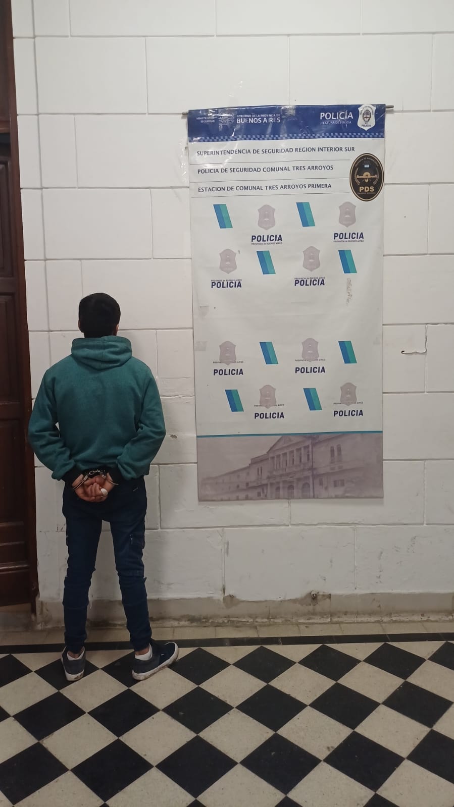 Violento episodio: aprehendieron a un joven por agredir la vivienda de su madre