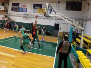 Básquet: Huracán se quedó con el Clásico