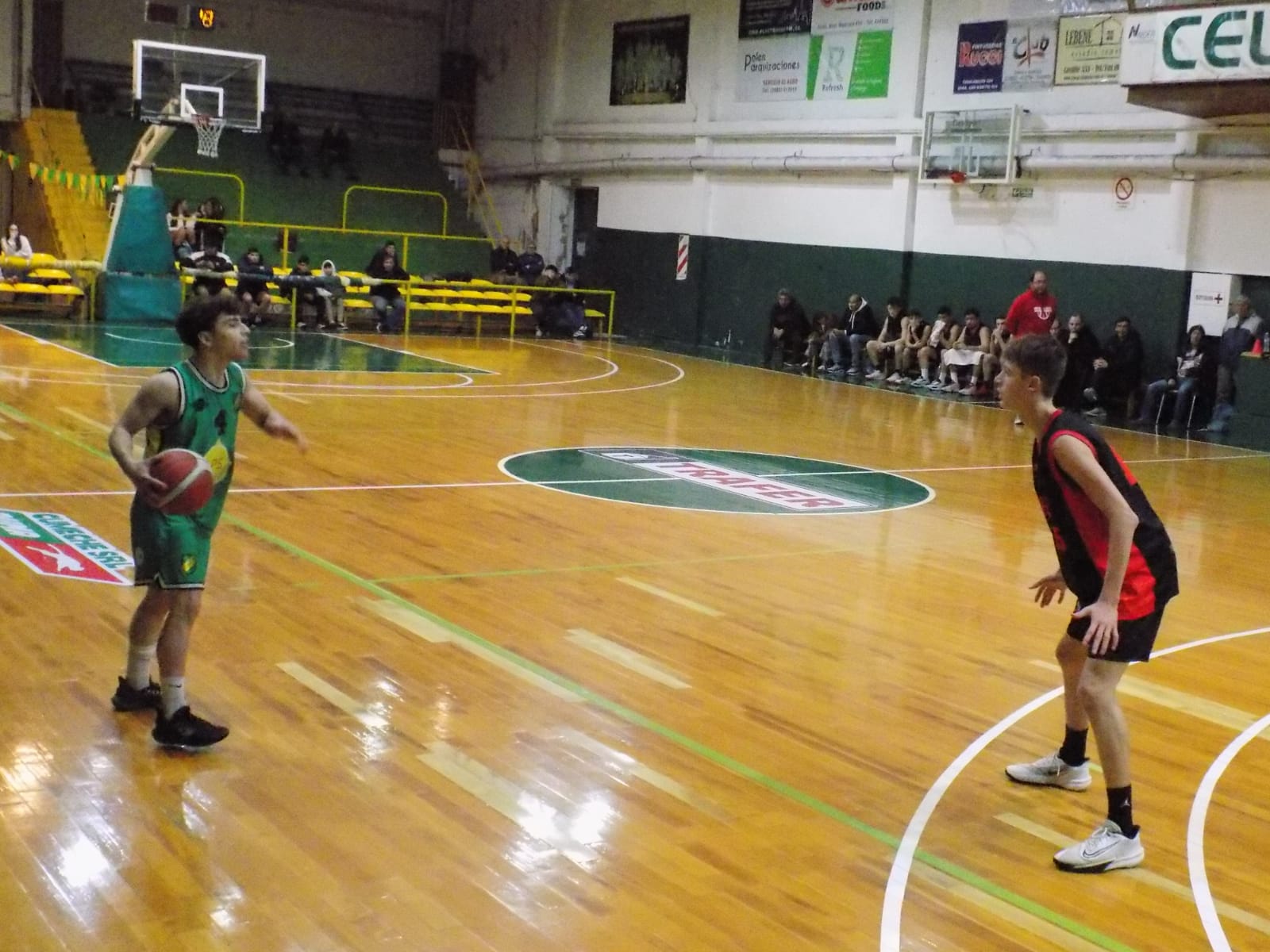 Básquet: Huracán se quedó con el Clásico