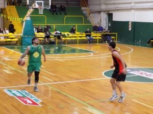 Básquet: Huracán se quedó con el Clásico