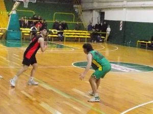 Básquet: Huracán se quedó con el Clásico