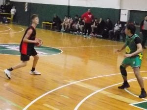 Básquet: Huracán se quedó con el Clásico