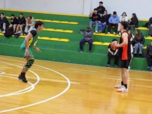 Básquet: Huracán se quedó con el Clásico
