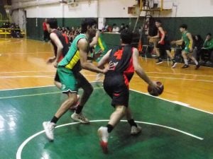 Básquet: Huracán se quedó con el Clásico
