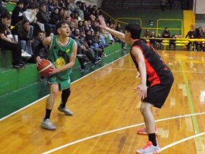 Básquet: Huracán se quedó con el Clásico