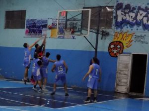 Básquet: Club de Pelota ganó y es el único Puntero